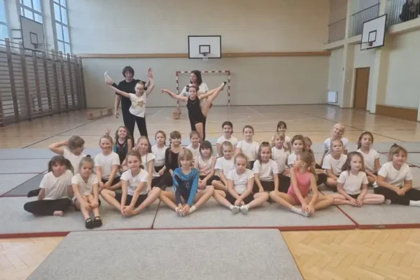 Konkurs plastyczny „Portret Nauczyciela” podsumował rok szkolny w szkole podstawowej