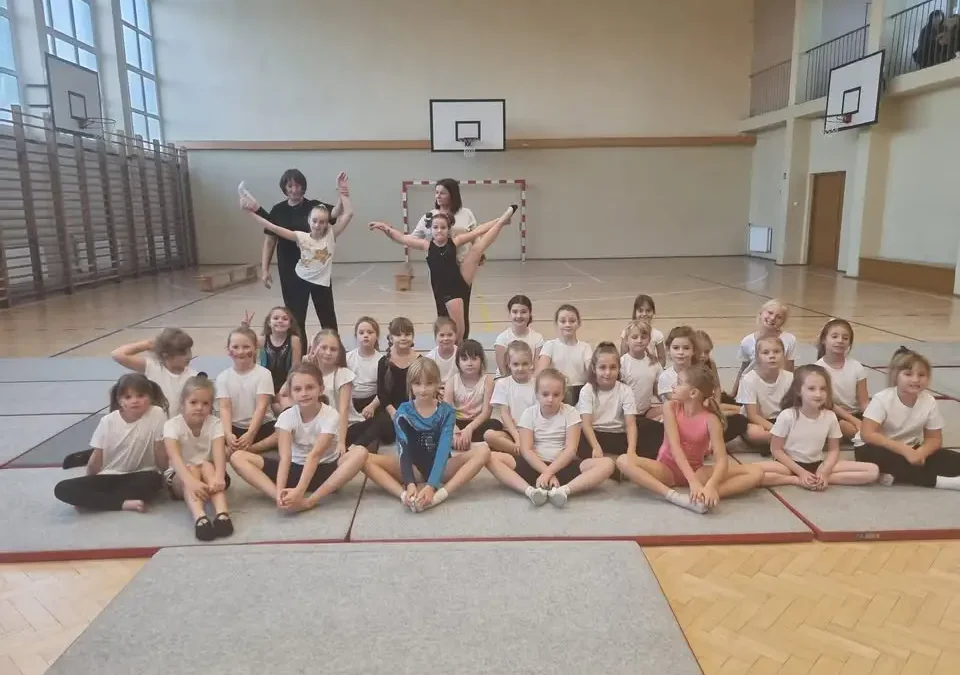 Konkurs plastyczny „Portret Nauczyciela” podsumował rok szkolny w szkole podstawowej