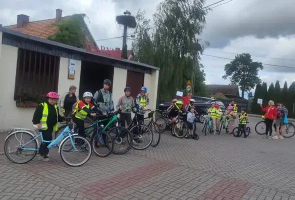 Wakacyjna przygoda w gminie Dębno: rajdy, gry terenowe i park trampolin dla dzieci z Warnic, Różańska i Dyszna