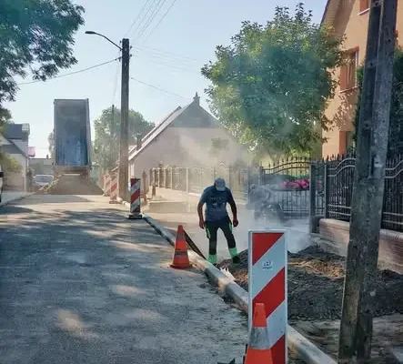 Trwa przebudowa ulicy Pocztowej w Przelewicach – modernizacja infrastruktury drogowej w gminie