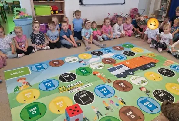 Edukacja ekologiczna w Przelewicach: przedszkolaki uczą się segregacji odpadów