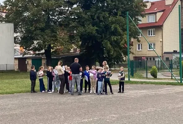 Ćwiczenia ewakuacyjne w szkole – społeczność szkolna przeszła test bezpieczeństwa