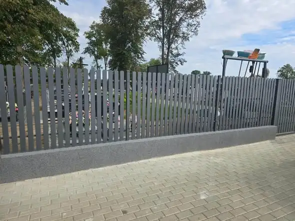 Nowe ogrodzenie na cmentarzu w Stróżewie dzięki Funduszowi Sołeckiemu