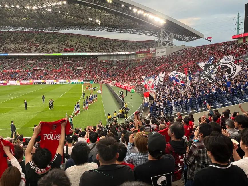 Młodzi piłkarze z Akademii Mechanik Warnice na meczu Pogoń Szczecin – Udinese
