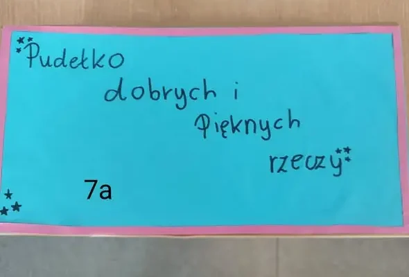 Uczniowie z klas 7a, 8a i 8b włączyli się w akcję BohaterON – hołd dla powstańców warszawskich