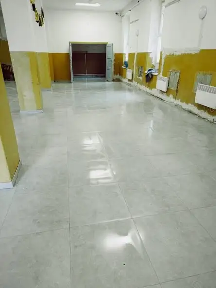 Nowa podłoga w świetlicy w Klukach – zakończono kolejny etap modernizacji