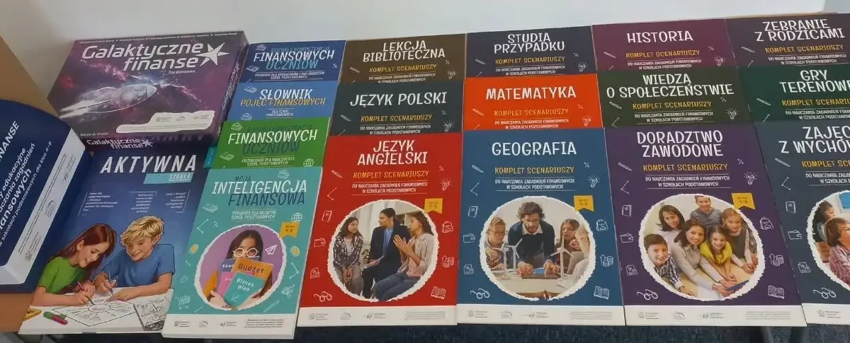 Szkoła wzbogaciła się o materiały do nauki finansów