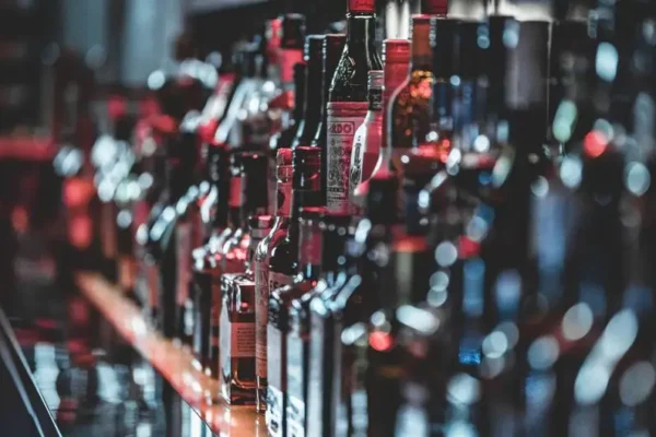 Sejm przyjął nowelizację ustawy alkoholowej. Od 2027 roku nocna prohibicja w całej Polsce